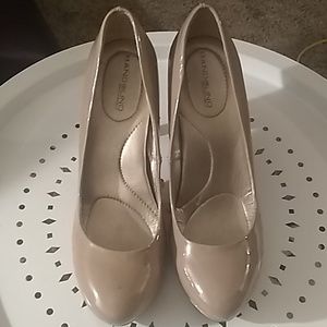 Like new tan patent leather heels